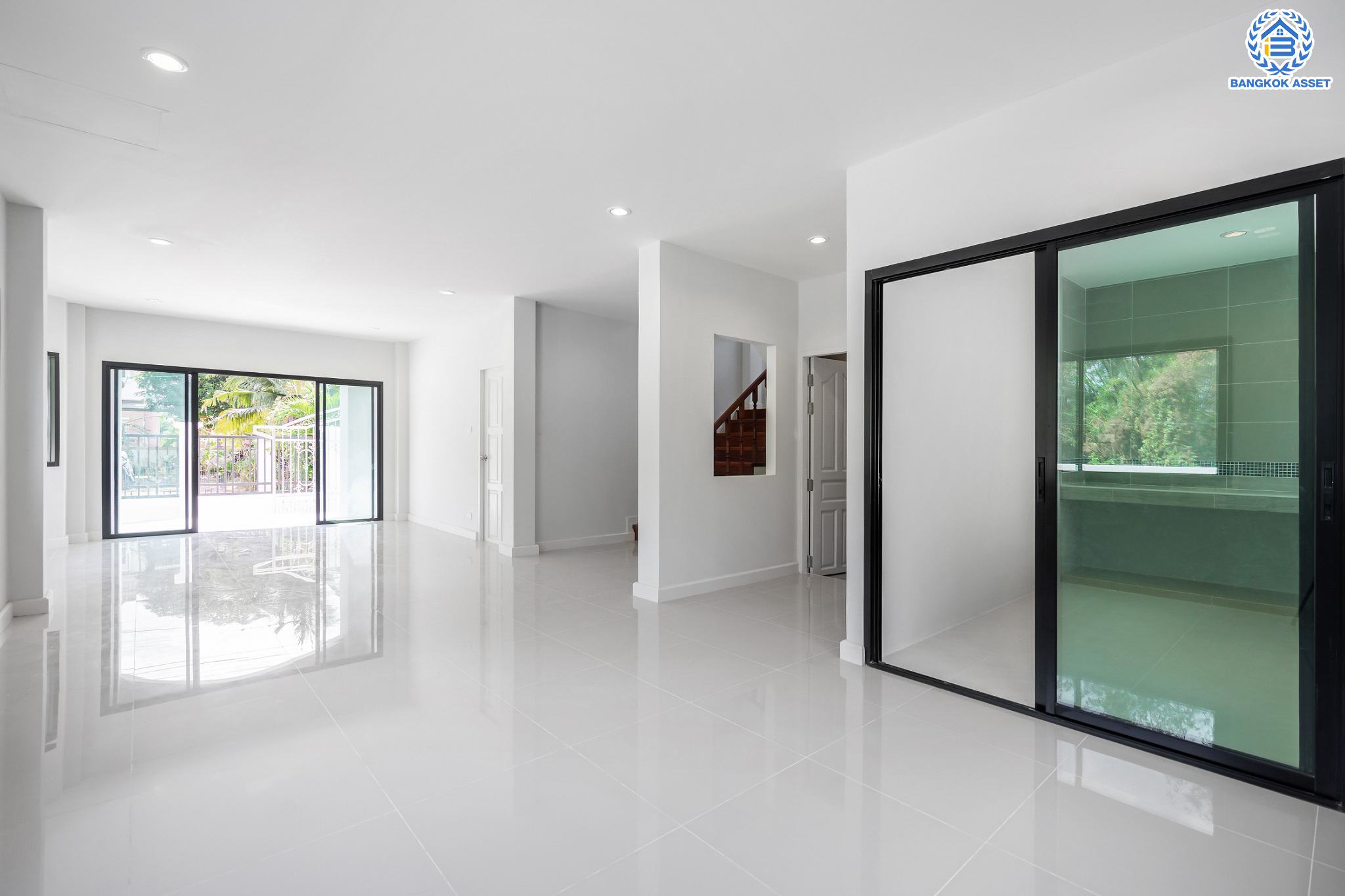 บ้านมือสองตกแต่งใหม่ หลังใหญ่พร้อมเข้าอยู่ ม.เมืองดี พุทธมณฑลสาย 2 เนื้อที่ 63.5 ตร.ว. ฟังก์ชันจัดเต็ม 3 ห้องนอน 2 ห้องน้ำ จอดรถได้ถึง 2 คัน บนทำเลใกล้ทางคู่ขนานลอยฟ้าบรมราชชนนี และเซ็นทรัลปิ่นเกล้า